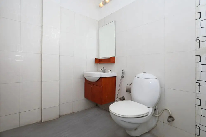 Room 8 of 18