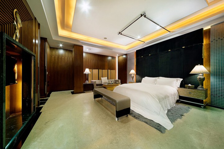 Room 11 of 40