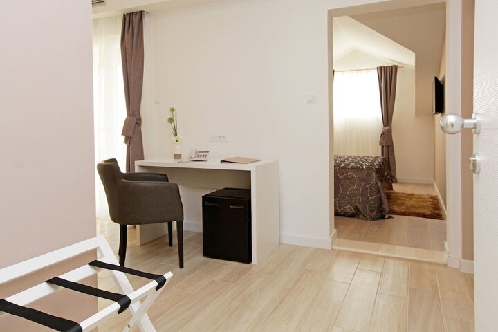 Room 16 of 81