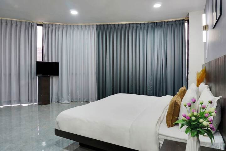 Room 4 of 28