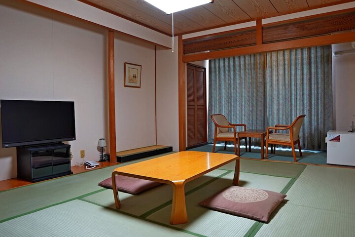Room 12 of 38