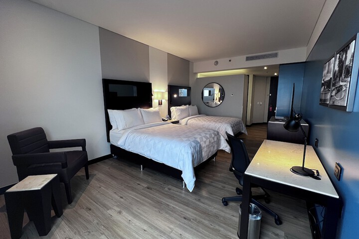 Room 28 of 137