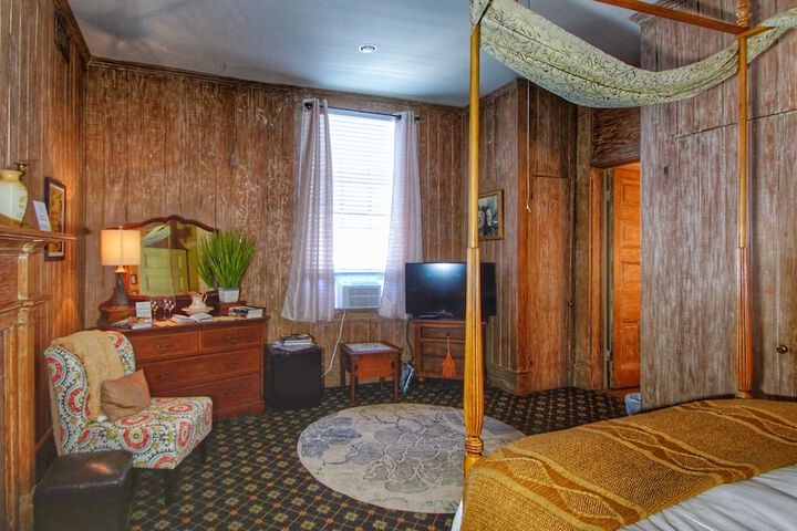 Room 11 of 42