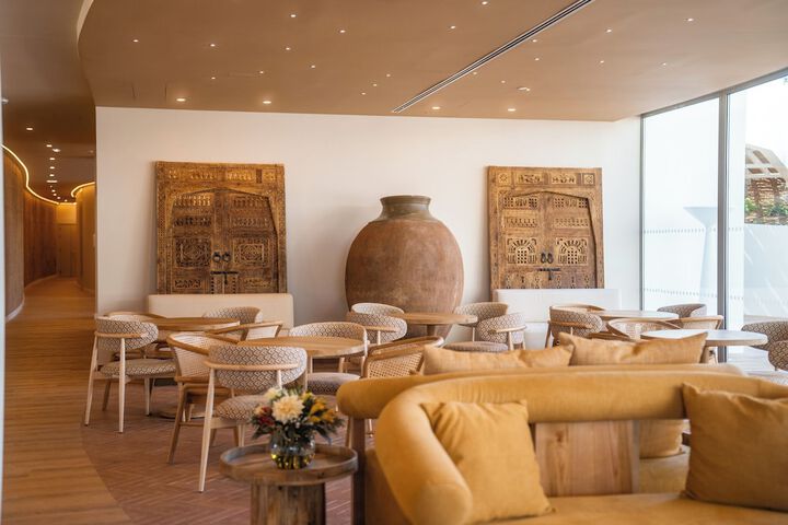 Lounge 101 of 120