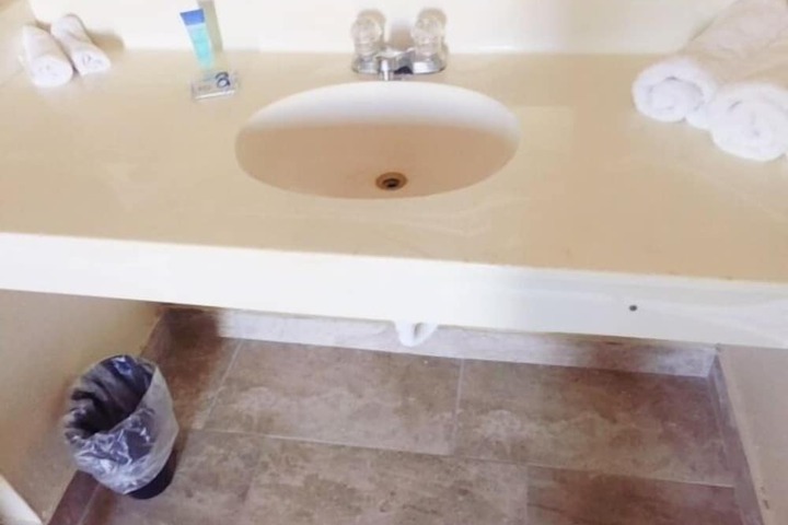 Bathroom sink