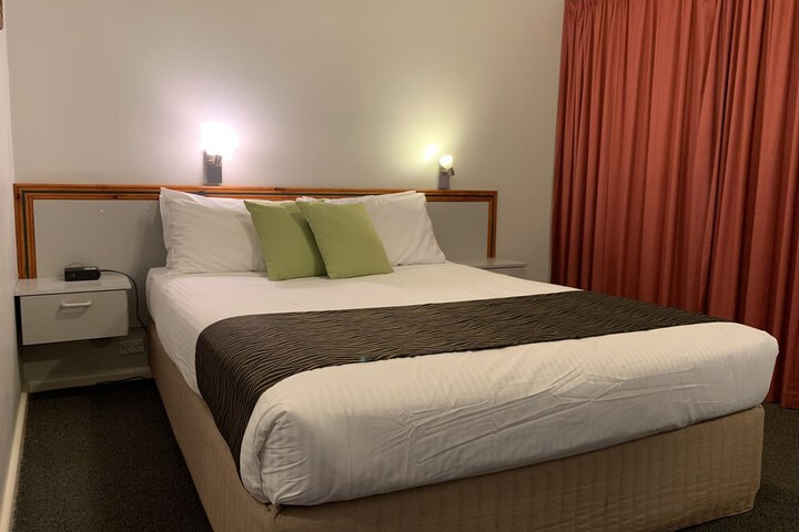 Room 12 of 37