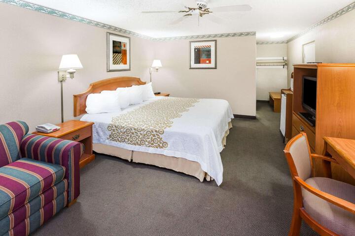 1 King Bed (5 of 15)