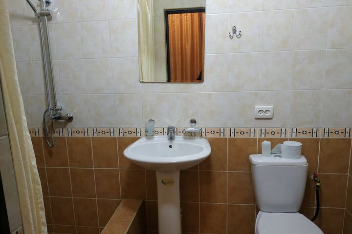 Room 16 of 28
