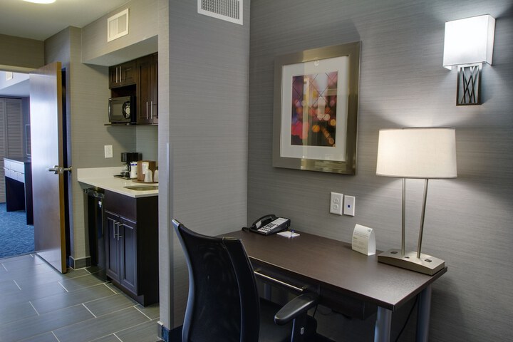 1 King 1 Bedroom Comm Accessible (17 of 17)