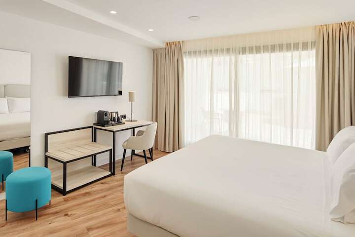 Room 11 of 52
