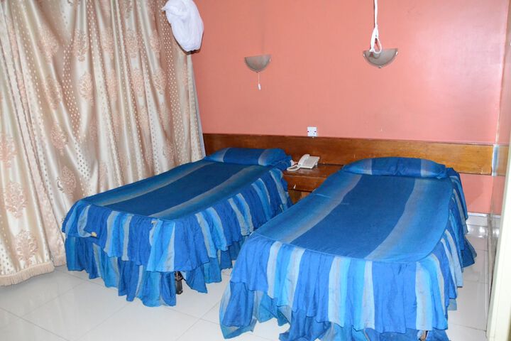 Room 7 of 16