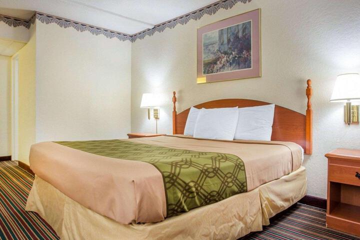 1 King Bed (11 of 17)