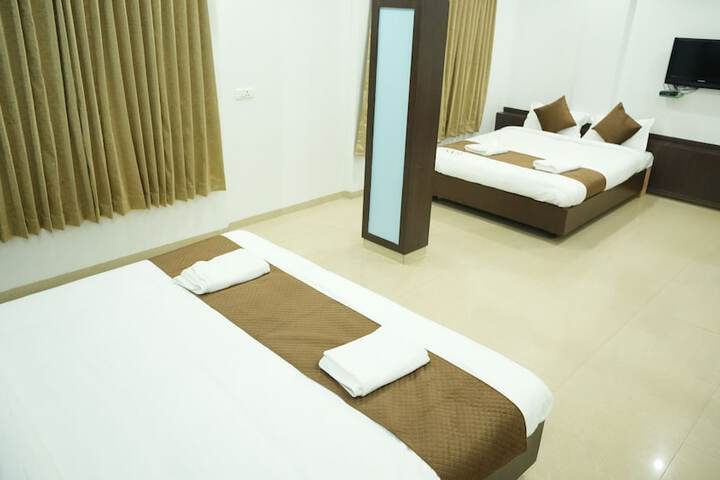 Room 9 of 42
