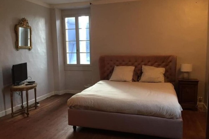 Room 3 of 10