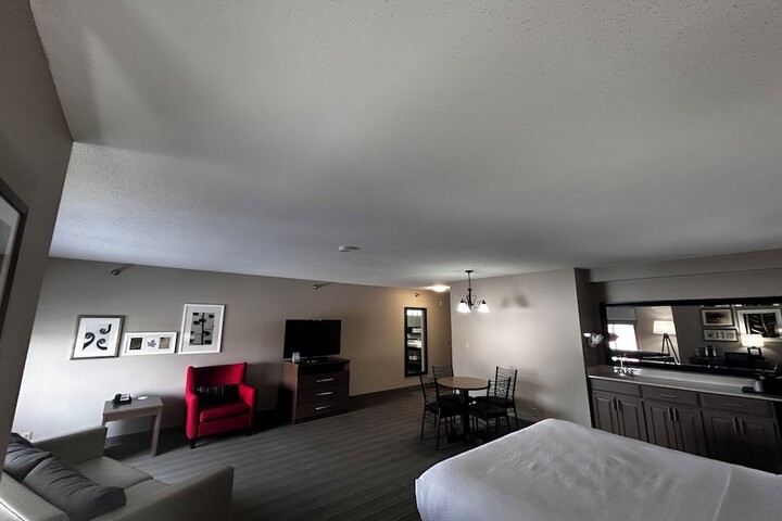 Room 17 of 28