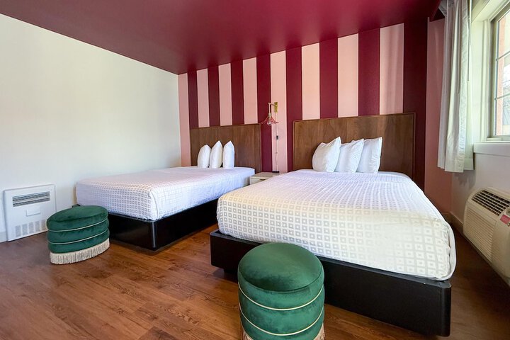 Room 10 of 19
