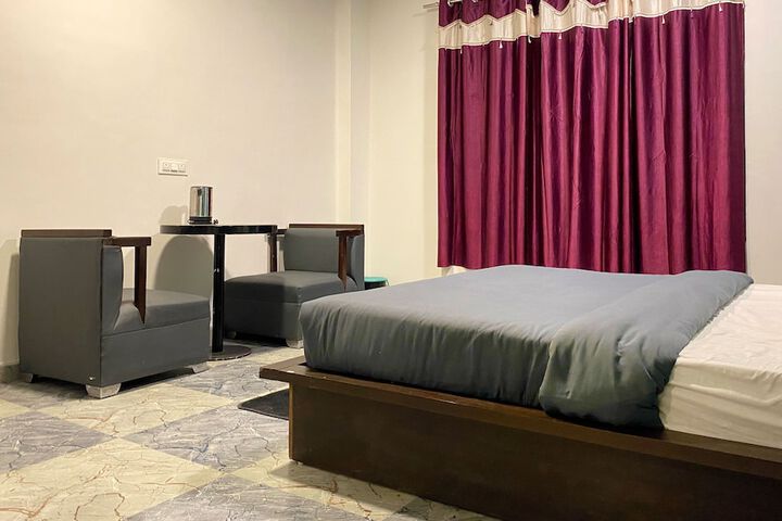 Room 32 of 53