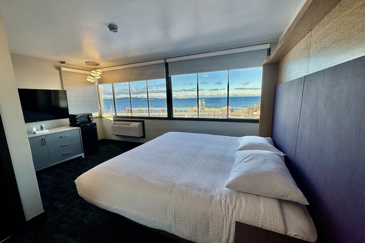 Room 6 of 34