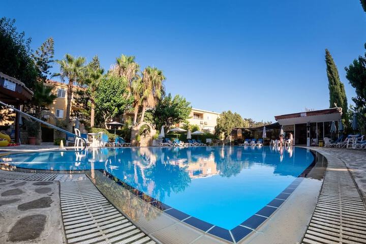 Hotel Pool