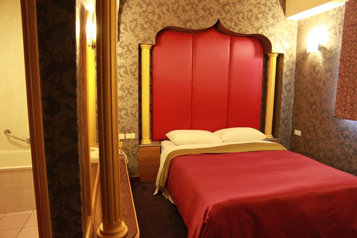 Room 9 of 22