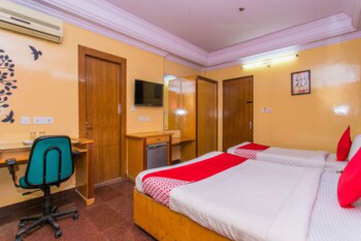 Room 27 of 32