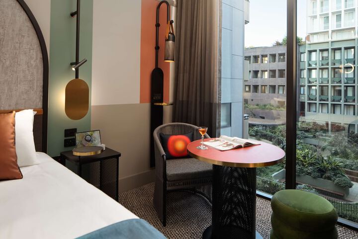 Room 10 of 46