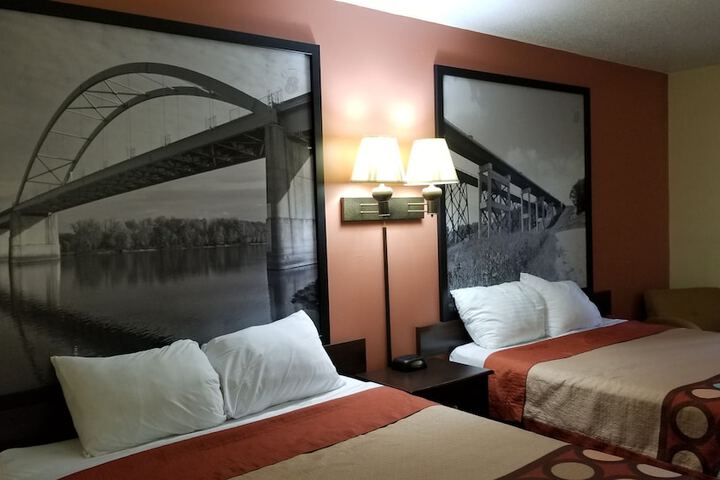 1 Queen Bed (1 of 12)