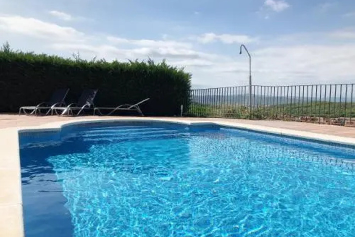 Pool 10 of 14