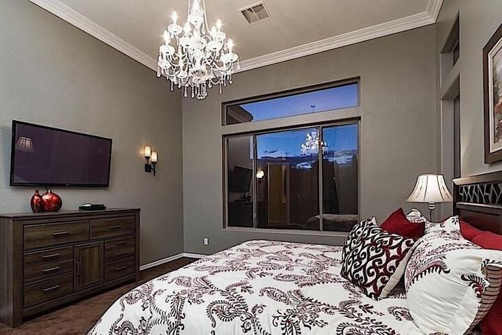 Room 2 of 8