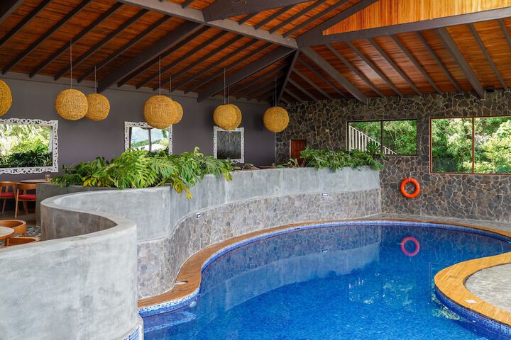 Pool 40 of 102