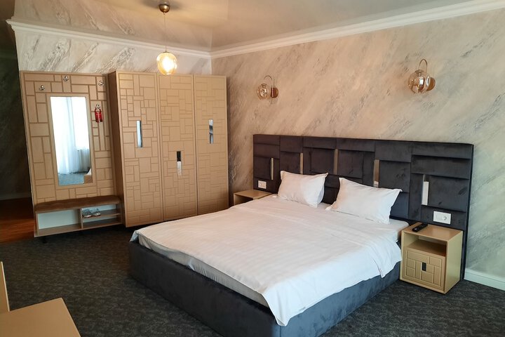 Room 12 of 113