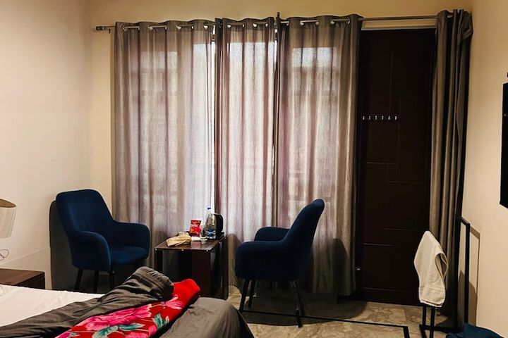 Room 15 of 77