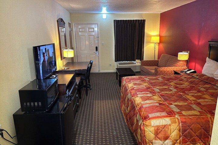 1 King Bed (17 of 23)