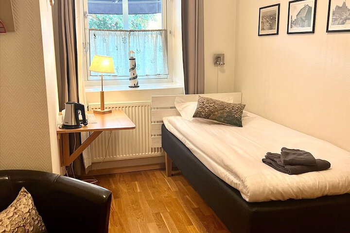 Room 6 of 36