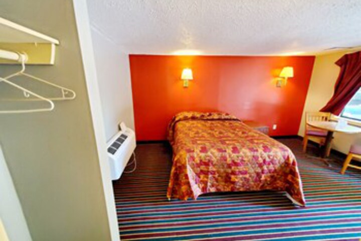 Room 24 of 25