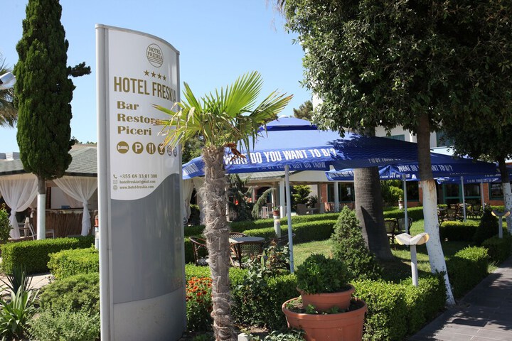 Hotel Exterior 3 of 15