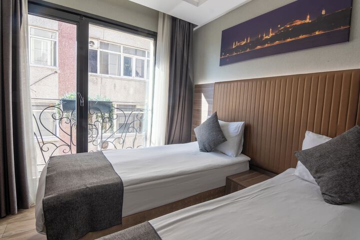 Room 21 of 34