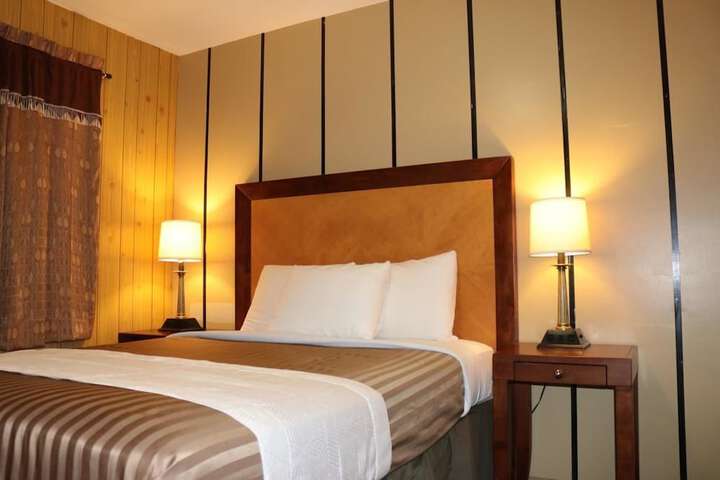 Room 6 of 27