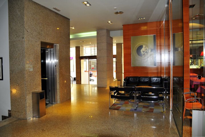 Hotel Entry