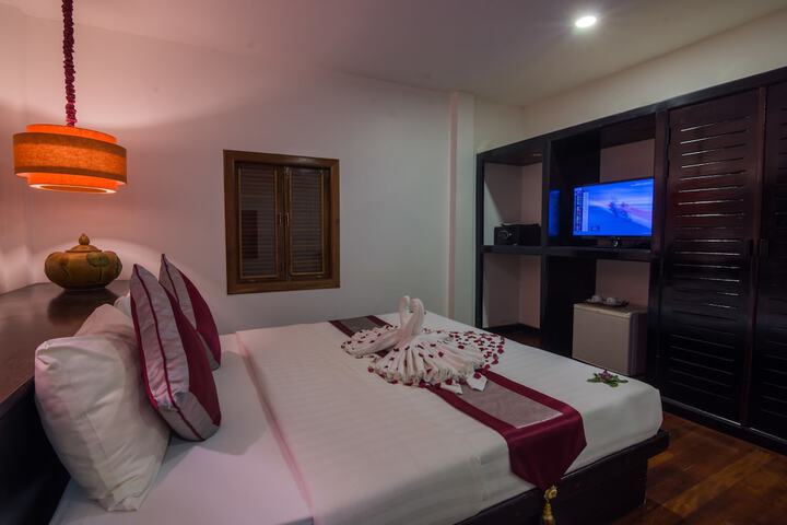 Room 28 of 80