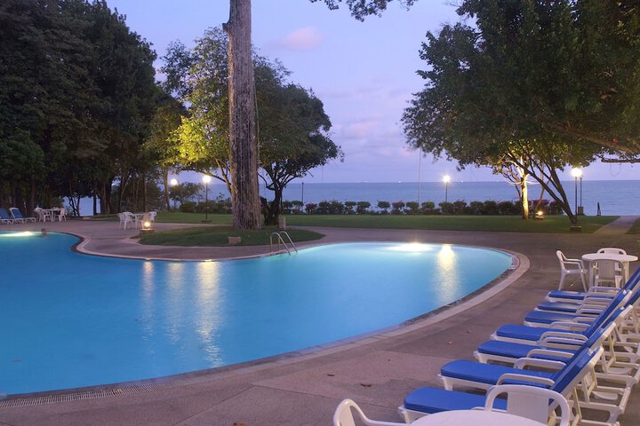 Hotel Pool
