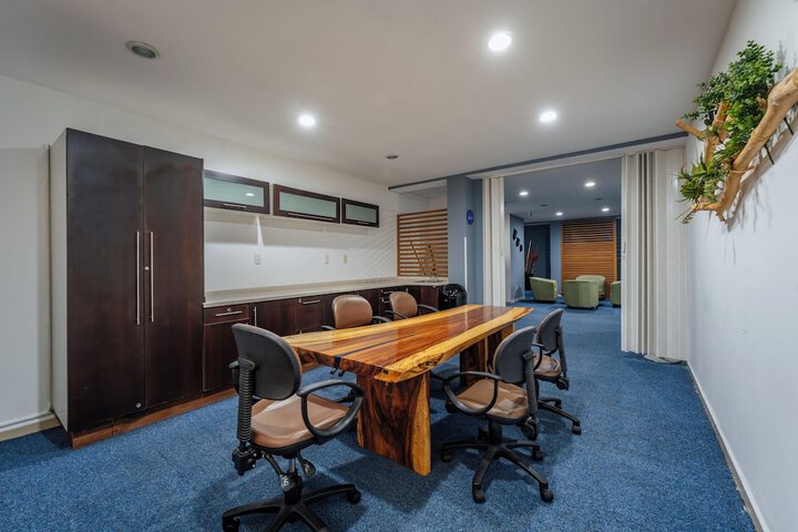 Entrance & Lobby