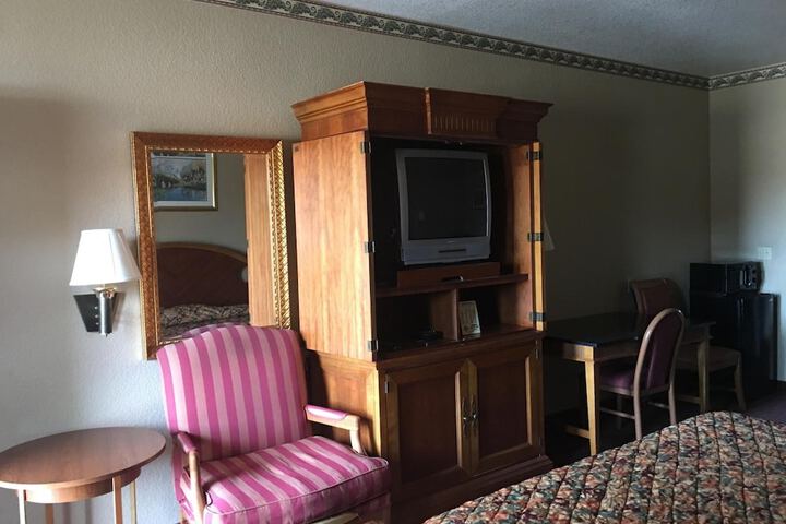 Room 11 of 30
