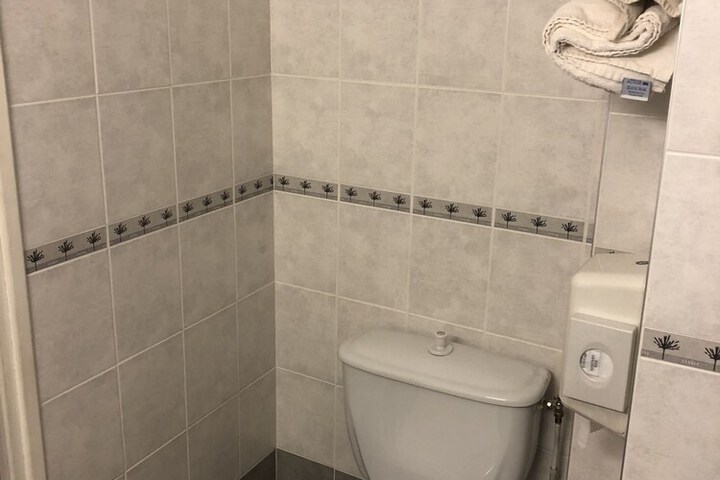 Room 10 of 28