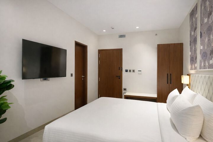 Room 11 of 25