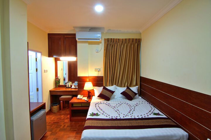 Room 16 of 153