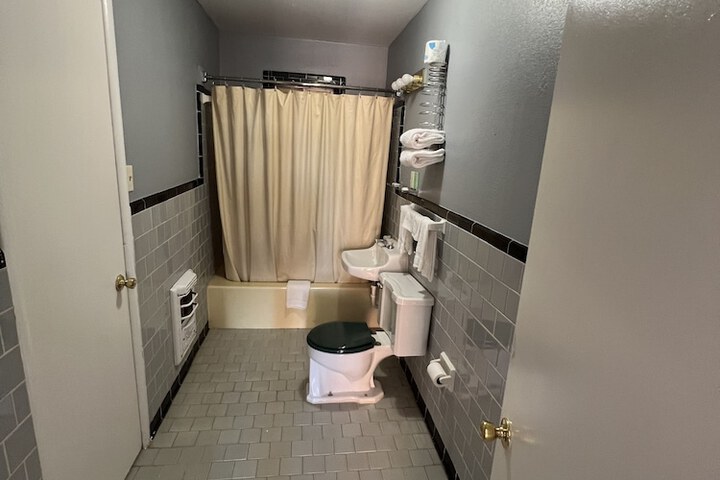 Room 21 of 26