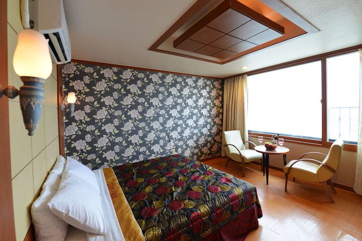 Room 5 of 64