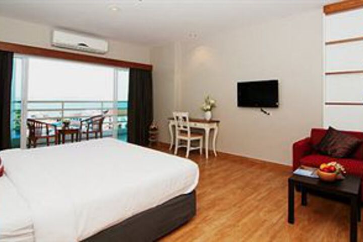 Hotel Suite Photo