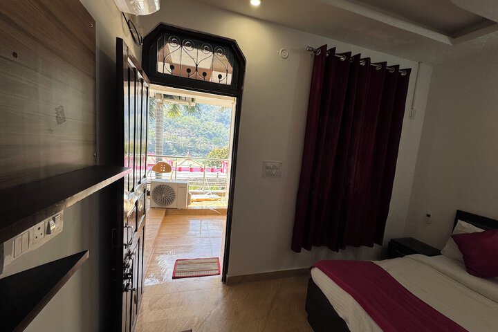 Room 27 of 72